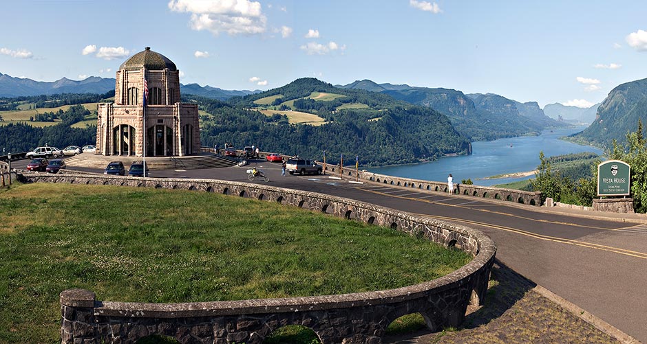 Visitors to Vista House