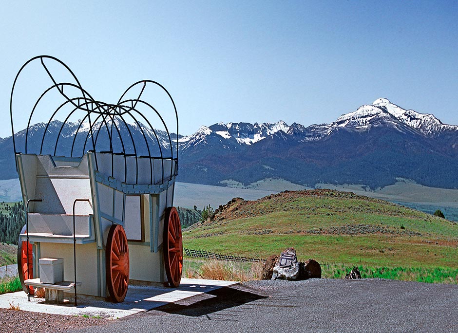 Strawberry Mountain - Grant County's informational covered wagon visitor center