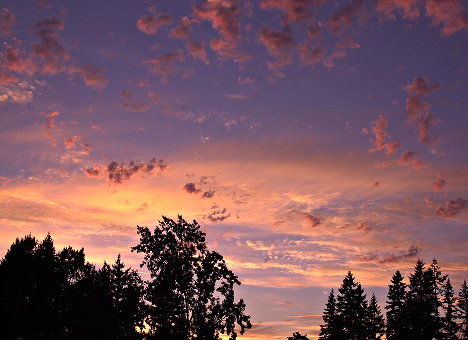 A pink sky sunset at Bend Oregon