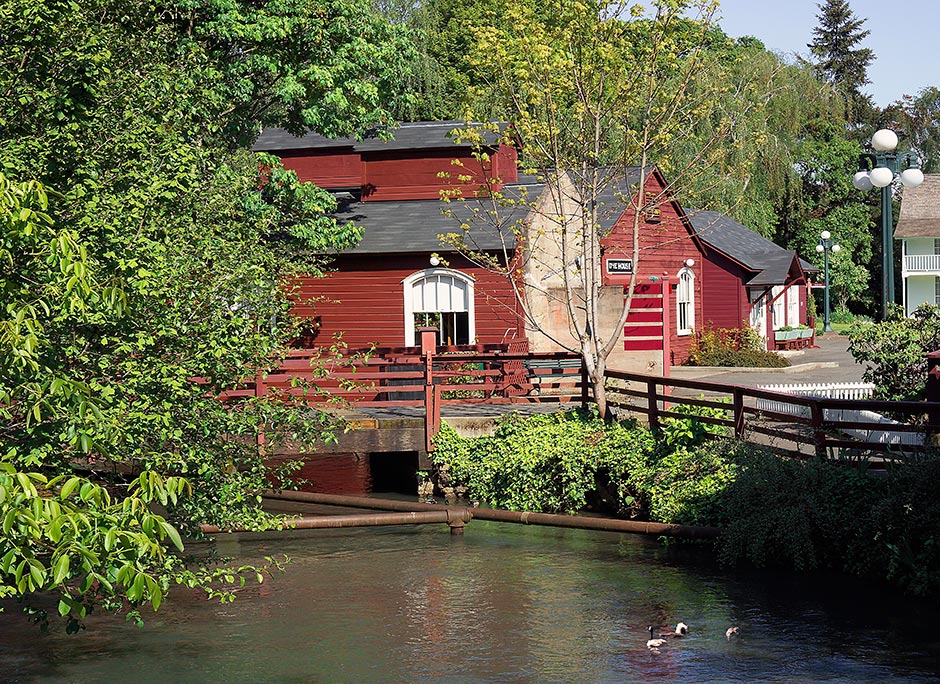 Marion County Historical Dye House: 1889 Thomas Kay Woolen Mills & ducks