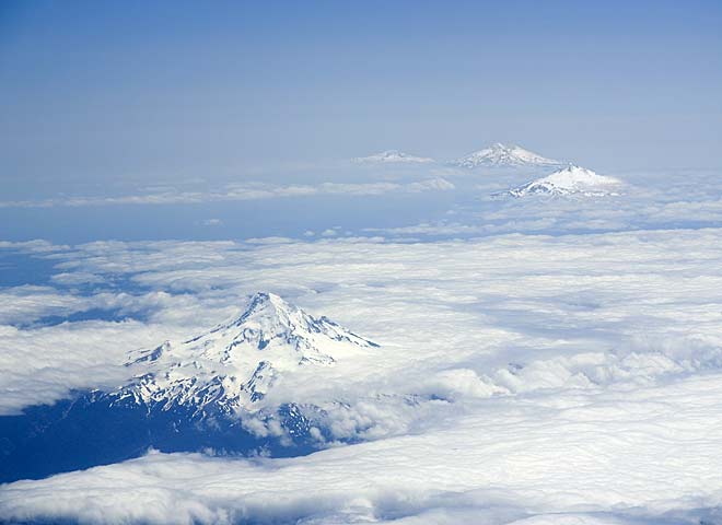 Oregon Cascades pictures -Aerial with Mt Hood, Mt Jefferson, The Three Sisters
