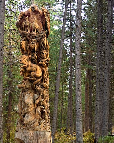 Oregon Cascades pictures - Metolius River Lodge Carving sold as framed photo or canvas