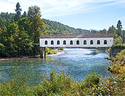 0954a Goodpasture Covered Bridge on McKenzie River  44°08'53.3"N 122°35'15.9"W