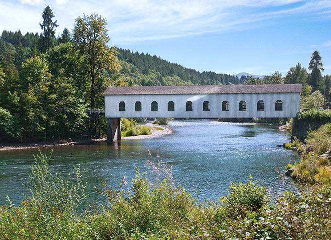 Oregon river pictures - McKenzie River photos - Goodpasture Bridge near Vida