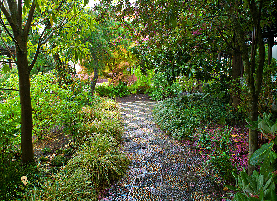 Pathway to Moon Locking Pavilion - Lan Su Chinese Garden