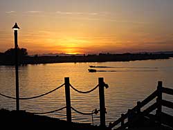 Central Washington scenic pictures - Moses Lake Sunset ; 2 Boats race