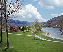 Pateros Memorial Park - Appreciating mountains and rivers of the area and the pioneers who settled here